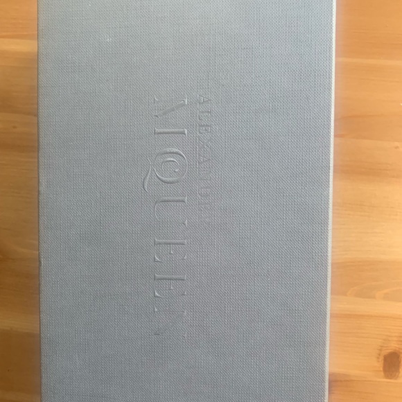 ALEXANDER MCQUEEN
Skull Leather Wallet On A Chain pink - Picture 6 of 6